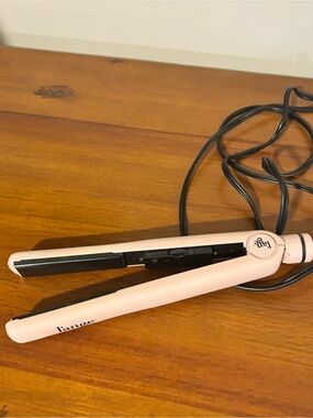 Lange straightener. Only used once.